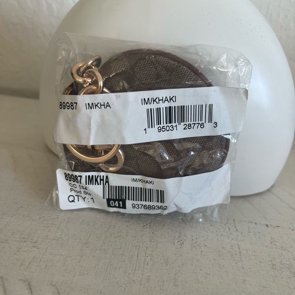 Coach circular coin pouch bag charm - Picture 2 of 8